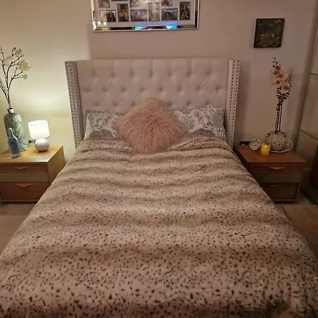 Trinity 2 Bed With Mezzanine Dublino