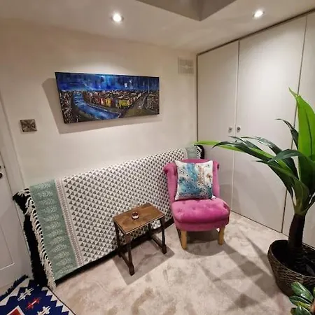 Trinity 2 Bed With Mezzanine * Dublino
