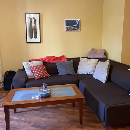 Comfy Near Airport With Free Parking Habitación en casa particular *