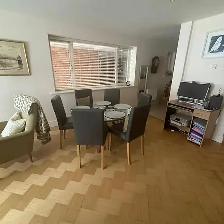Daire Modern 3 Bedrooms Near Dundrum *