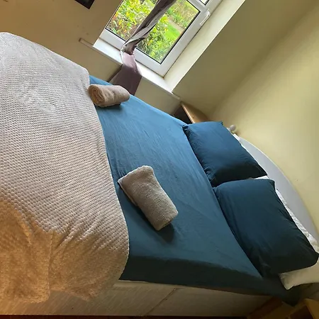 Comfy Near Airport With Free Parking Habitación en casa particular *