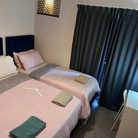 Lovely Twin With Ensuite Bathroom 15 Mins From Airport Homestay Dublin