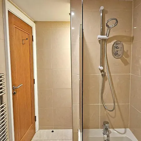 Temple Bar 1bd Large & Newly Upgraded Sleeps 4 아파트