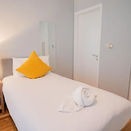 Bright & Modern Apartmán