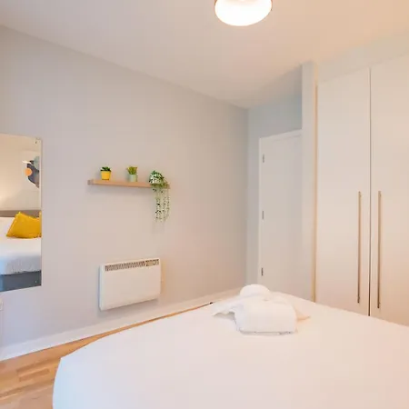 Bright & Modern Apartmán