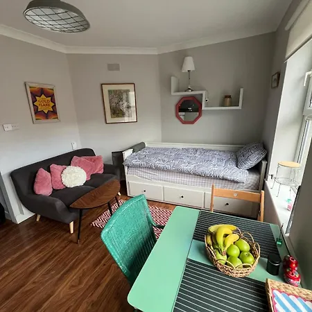 Charming Centre Hideaway Apartment *
