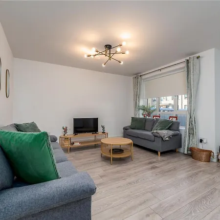 Citywest Contractor Housing - Sleeps 5 * Dublín