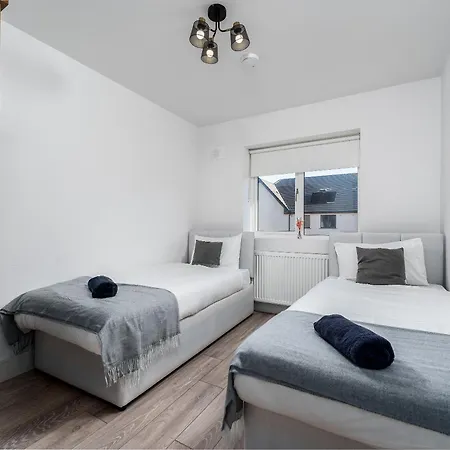 Citywest Contractor Housing - Sleeps 5 * Dublín