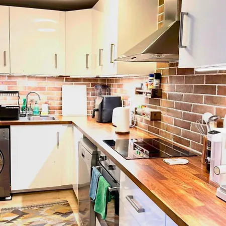Cozy Double In Vibrant Smithfield Apartment *