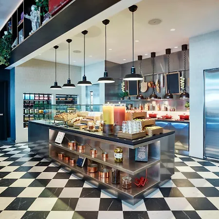 Citizenm St Patrick's מלון *