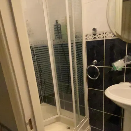 Airport To Sleep, Kitchen Only 7 Days Reservation Guest house Dublin