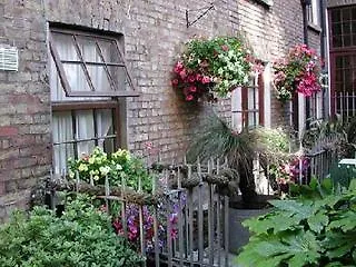 Отель The Townhouse 3*