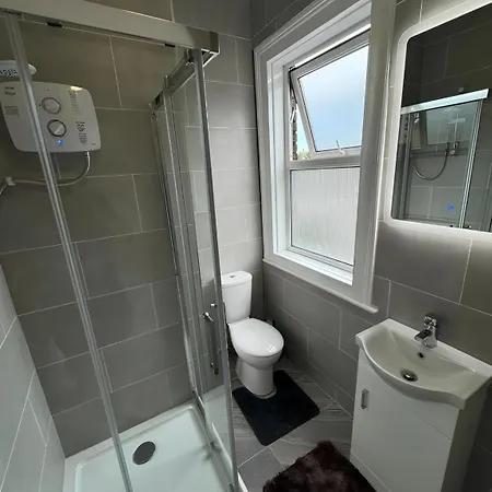 Superb Triple Room Near Croke Park - 4
