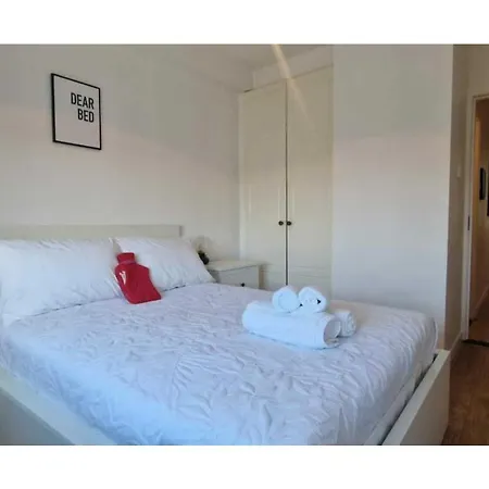 Апартаменты Large 2bd At Trendy Portobello Centre *