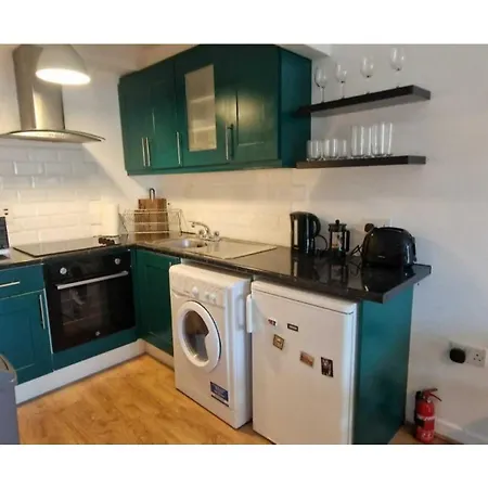Апартаменты Large 2bd At Trendy Portobello Centre *