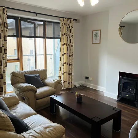 Bright Spacious Apartment *