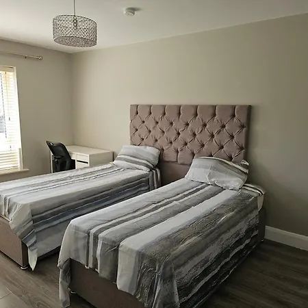 Modern 4-5 Bedroom House * Dublin