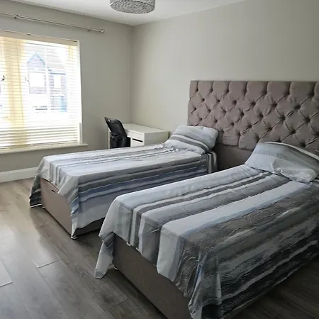 Modern 4-5 Bedroom House