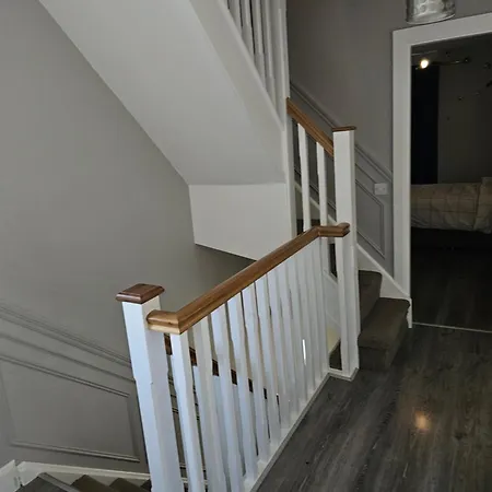 Modern 4-5 Bedroom House * Dublin