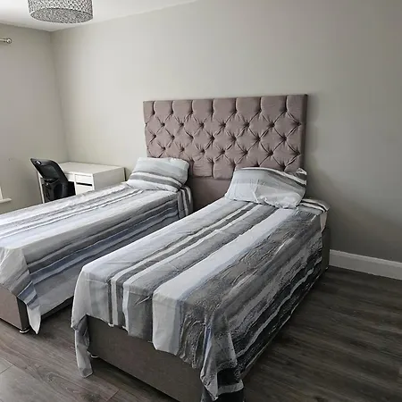 Modern 4-5 Bedroom House Holiday home Dublin