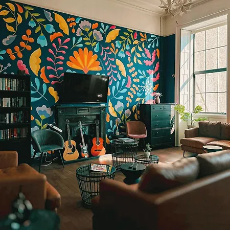 Gardiner House Hostel *