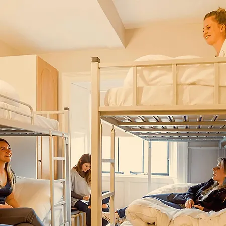 Gardiner House Hostel *