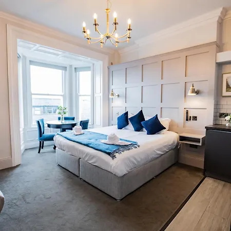 Appartement With Scenic Marina Views *