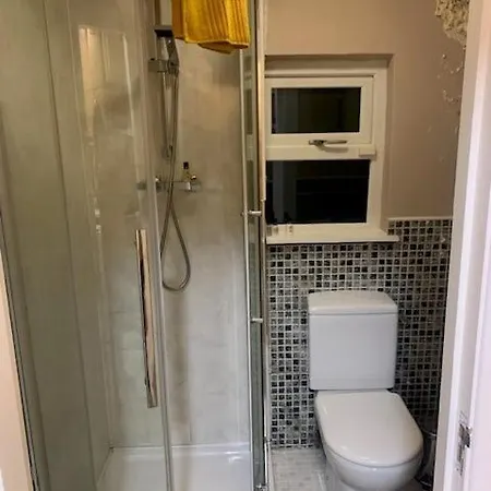 Private Near בית אירוח