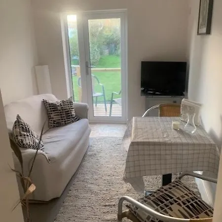 בית אירוח Private Near