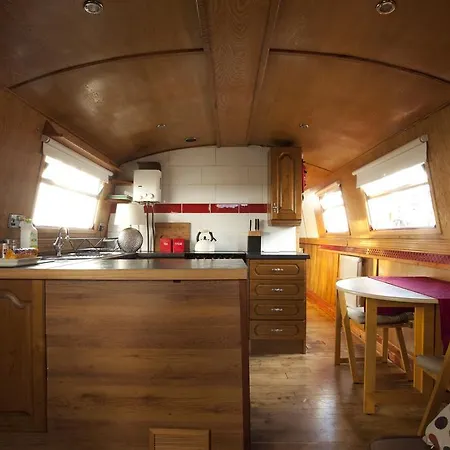 Barge Hire Botel *