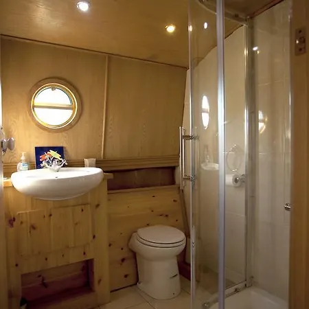 Barge Hire Botel