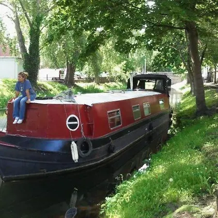 Botel Barge Hire *