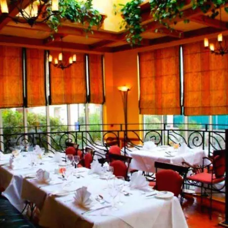 Hotel Red Cow Moran 4*
