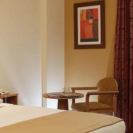 Szálloda Leonardo Parnell Street 4*