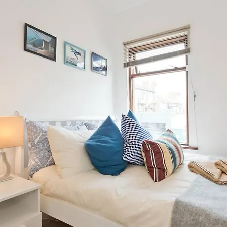 2 Bedroom Riverside Sleeps 5