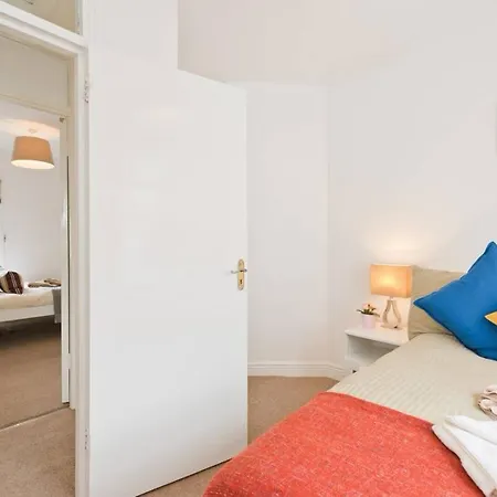 2 Bedroom Riverside Sleeps 5 Apartment Dublin