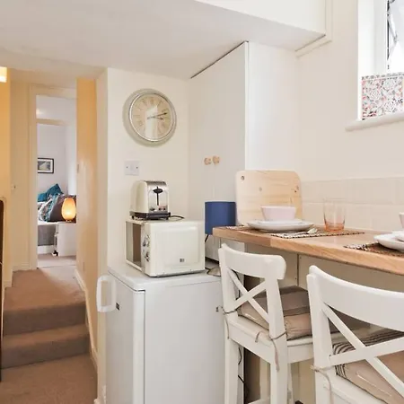 2 Bedroom Riverside Sleeps 5 *