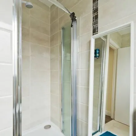 2 Bedroom Riverside Sleeps 5 Apartment Dublin