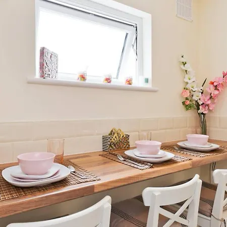 2 Bedroom Riverside Sleeps 5 Dublin