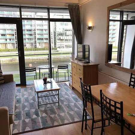 Modern Apartment *