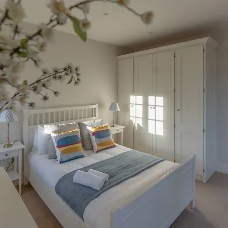 The Liam Neeson - Hiphipstay Holiday home Dublin
