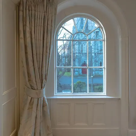 The Liam Neeson - Hiphipstay Holiday home Dublin