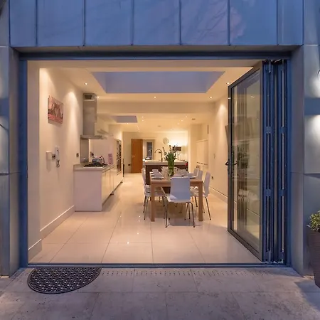 The Liam Neeson - Hiphipstay Holiday home