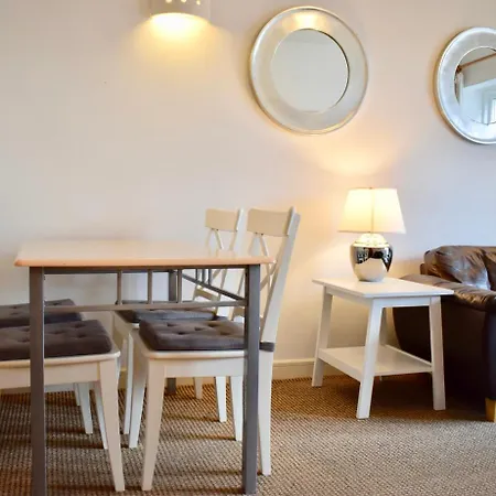Modern 1 Bedroom Near The River Apartment