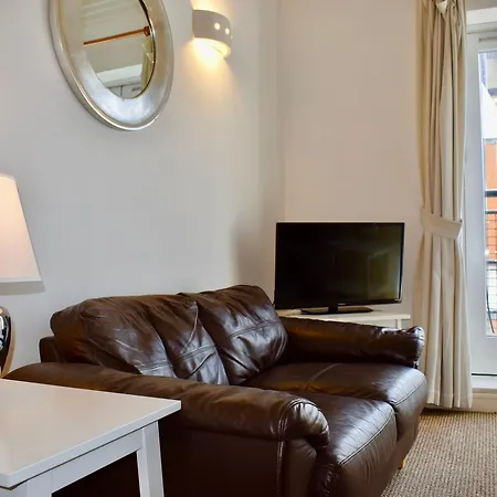 Modern 1 Bedroom Near The River *