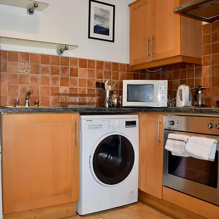 Modern 1 Bedroom Near The River *