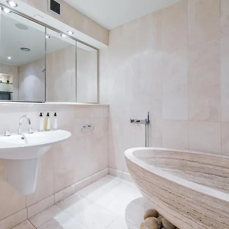 The Oscar Wilde By 5starstay Dublin