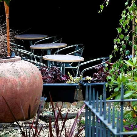 Отель The Townhouse 3*