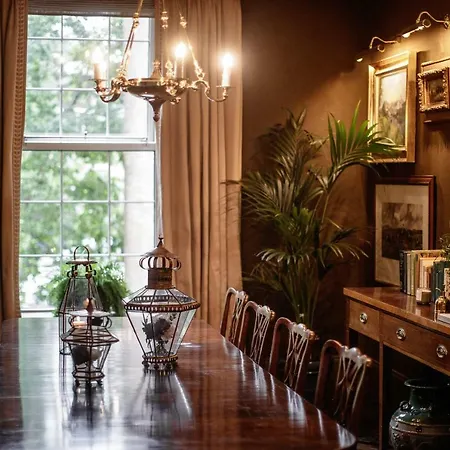 Pembroke Townhouse 4*