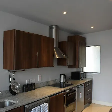 1 Bedroom With Balcony In Dublino